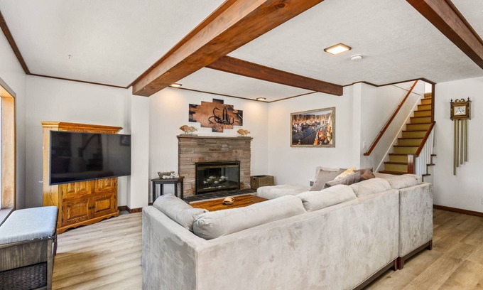 Garibaldi House | Discover Garibaldi: Ocean View, Open Patio & Walkable Access