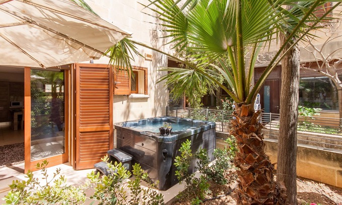 Ghajnsielem House | Relaxing Getaway at Npetto Gozitan Villa, Mġarr Gozo