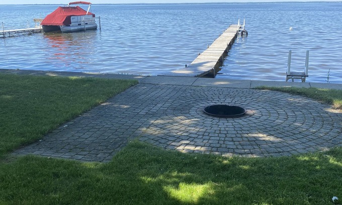 Houghton Lake Cabin | Unforgettable Getaway on Houghton Lake with Pool & Breakfast