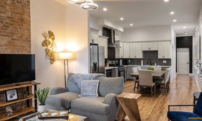 Covington Apartment | Inviting Getaway on Lee: 3-BR Apartment with Breakfast