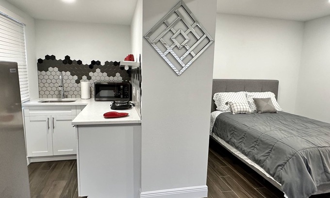 Lutz Apartment | Tranquil Private Suite A: Family-Friendly Retreat Near Beach