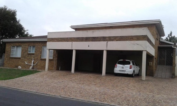 Kenridge Apartment | Convenient Getaway Self-Catering in Tyger Valley