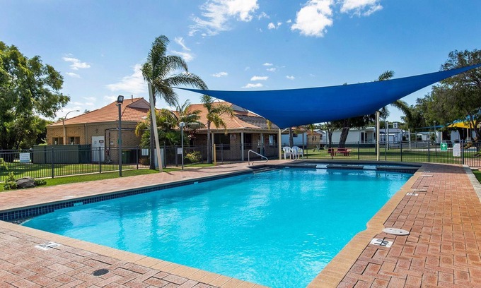 Broadwater Cabin | Experience Cabin 49: Oceanfront Getaway with Pool & Kitchen