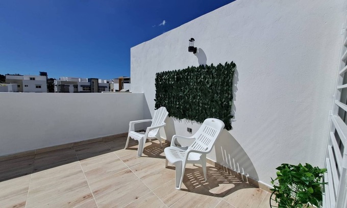 Pantoja Apartment | Cozy Home Getaway: Ideal for Families with Spa & Breakfast