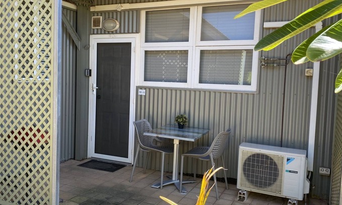 Exmouth Apartment | Budget-Friendly Getaway Villas Unit 38-11 with Kitchen Access