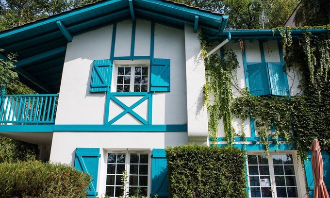La Bastide-Clairence House | Charming Basque Style Holiday Home with Pool & Pet-Friendly