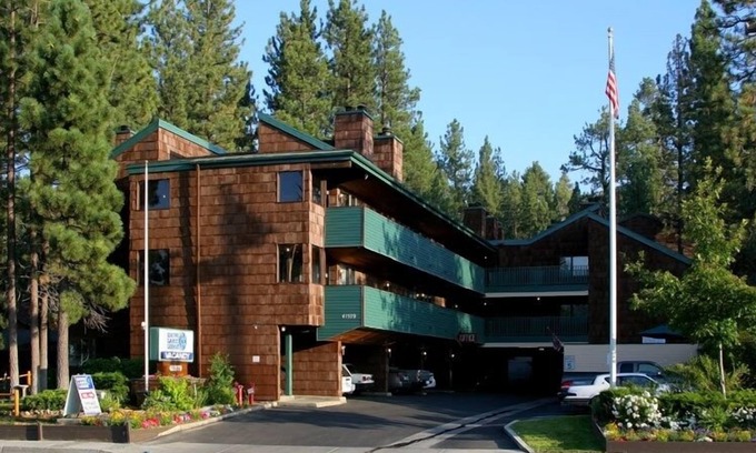 Big Bear Lake Hotel | Unforgettable Getaways at Snow Lake Lodge with Ocean Views