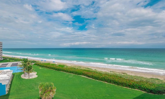 Hutchinson Island South Hotel | Relaxing GetAways at Turtle Reef Club with Ocean Views