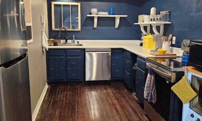 Laurel Apartment | Relaxing Getaways with Spa & Pet-Friendly Amenities