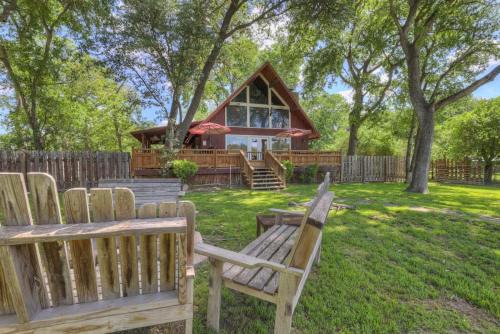 New Braunfels House | Relaxing Retreat with Hot Tub & Riverfront Access