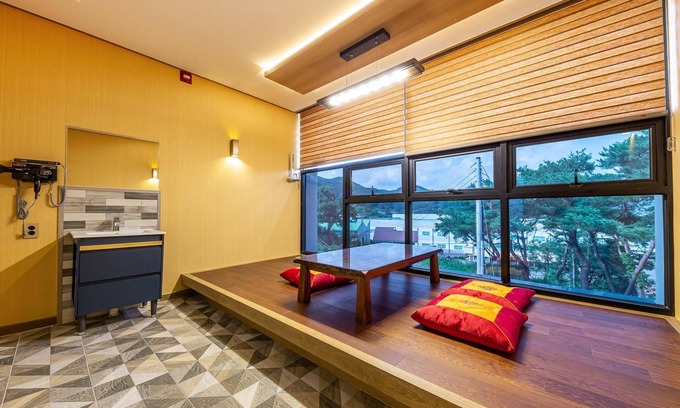 Witchabu-ri Hotel | Eco-Friendly Geumsan High Hill Hotel with Hot Tub & Breakfast