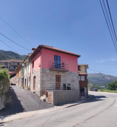 Rio Caldo House | Geyra - Gerês Nature Home: Family-Friendly Retreat with Dining