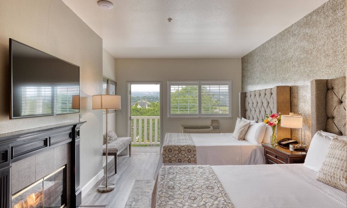 Geyserville Hotel | Geyserville Inn: Eco-Friendly Retreat with Pool & Spa