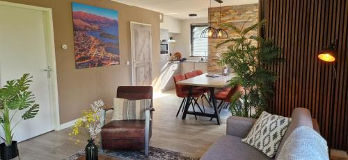 Ewijk House | Family-Friendly Forestview 'Queenstown' with Oceanfront Bliss