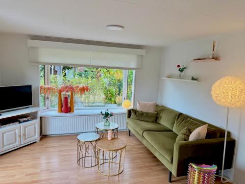 Erm House | Cozy Chalet with Waterfront Views and Private Beach Access