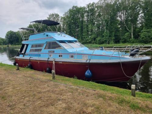 Municipality of Tynaarlo Boat Rental | Gezellig overnachten luxe boot