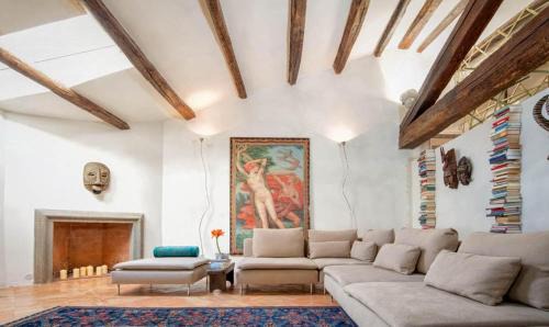 Roman Ghetto Apartment | Ghetto Luxury Design Apartment