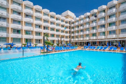 Tossa de Mar Hotel | Relax at GHT Oasis Tossa & Spa with Pool and Hot Tub