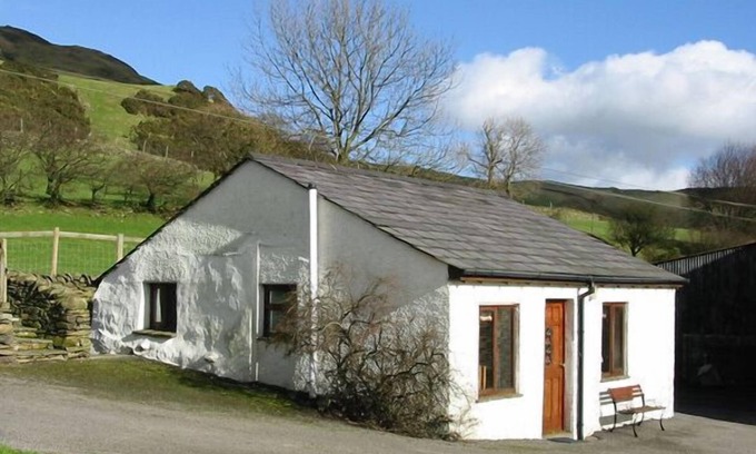 Kendal Cottage | Pet-Friendly Ghyll Bank Bungalow with Open Fire in Staveley