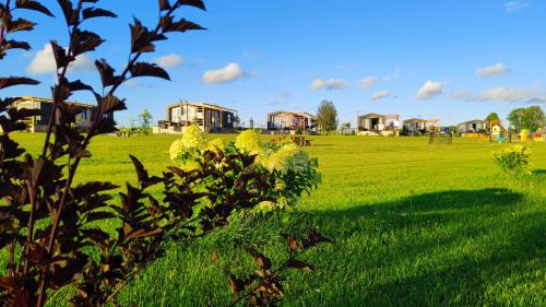 Kruklanki Resort | Masuria Resort Village: Lakeview Cabins with Sauna & Hot Tub