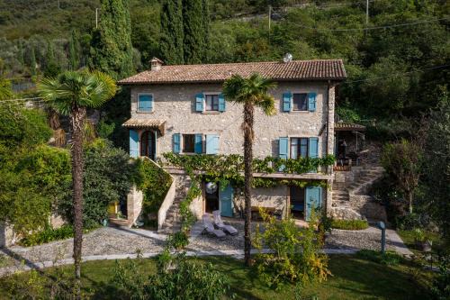 Malcesine Apartment | Giacomazzi House BRI: Family and Pet-Friendly Retreat