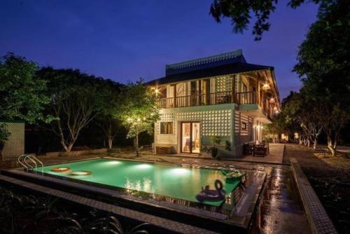 Luong Son House | Discover Giang House: Family-Friendly Stay with Pool & Breakfast