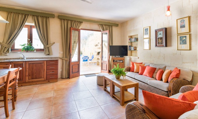 Xewkija Villa | Top-Rated Gianni Holiday Home with Private Pool & Pet-Friendly