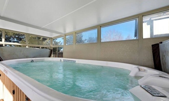 Sparks House | Indulgent 5 BD Home with Giant Jacuzzi & Game Room Fun