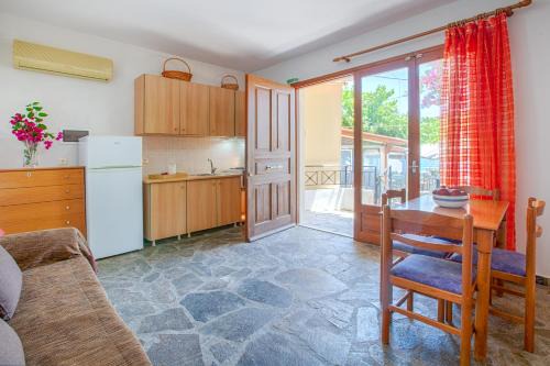Mikros Gialos Apartment | Oceanfront Giapis Apartment: Guest Rated 8.4/10
