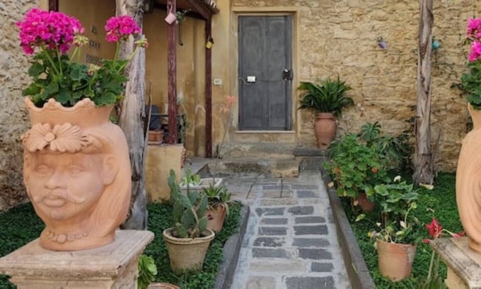 Caltagirone Apartment | Central Giardinetto Papale with Pool and Spa Amenities