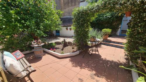 Oliena Apartment | Family-Friendly Giardino Dei Limoni Apartment with Kitchen