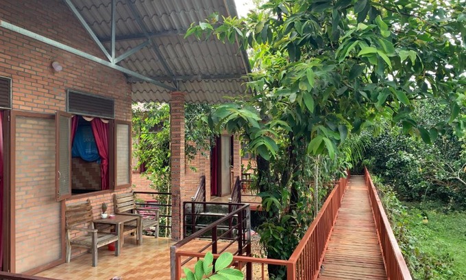 Quan Tom House | Gibbon Singing Home Stay: Family-Friendly Comfort Awaits