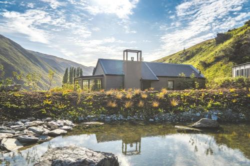 Gibbston Hotel | Gibbston Valley Lodge and Spa: Rated 9/10 with Spa & Hot Tub