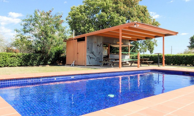 Cloncurry Hotel | Eco-Friendly Gidgee Inn Motel with Pool & Family Amenities