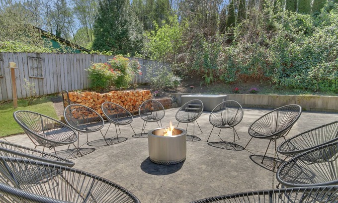 Artondale House | Escape to Gig Harbor Haven: Scenic Views & Hot Tub Bliss