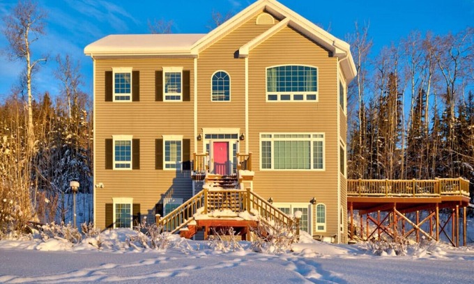 Fairbanks House | Massive 6b5b Home with Breathtaking Views & Premium Amenities