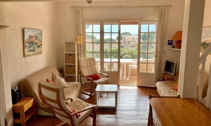 La Croix-Valmer Apartment | Gigaro: Balcony Views & Pet-Friendly Oceanfront Escape