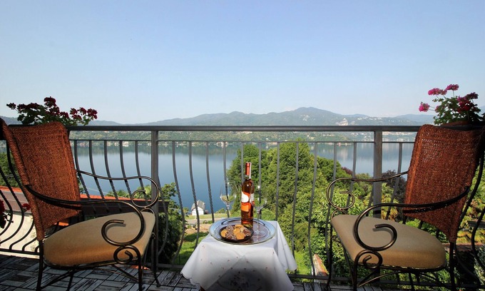 Corconio Apartment | Modern Lakeside Apartment with Hot Tub and Family Amenities
