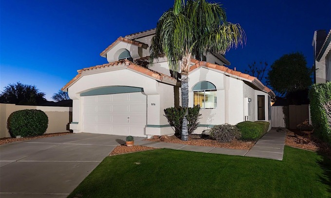 The Islands House | Guest Rated 9.8: Gilbert Island Cozy Home with Pool & Putting Green