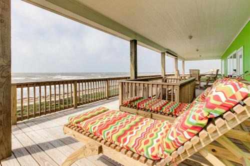 Port Bolivar House | Beachfront Gilchrist EZ Street House with Ocean Views