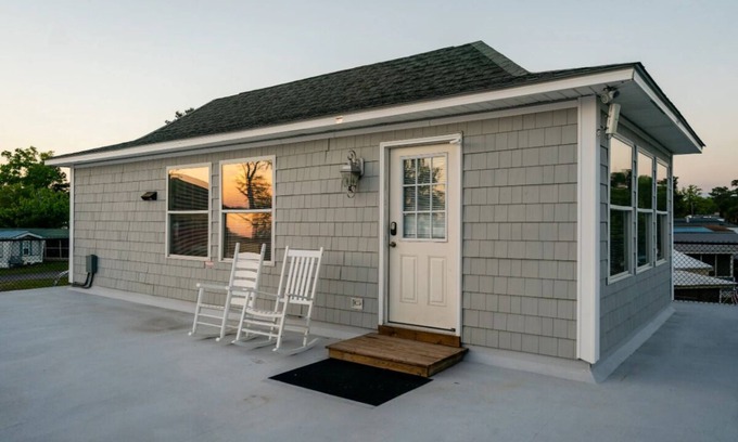 White Lake Cottage | Idyllic White Lake Waterfront Cottage with Pool and Boat Access