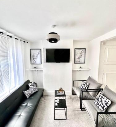Gillingham House | Pet-Friendly Gillingham Guest House with Perfect 10/10 Rating