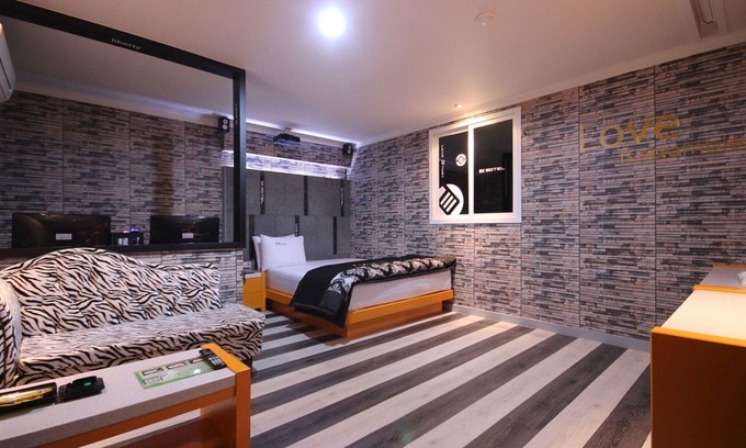 Gimcheon Hotel | Eco-Friendly Stay at Gimcheon EX with Hot Tub & Kitchen