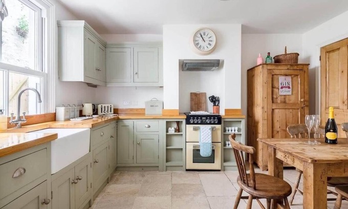 Mevagissey Cottage | Unwind at Gin O'Clock, Mevagissey - Walk to the Harbour!