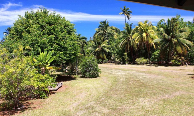 Aitutaki Hotel | Cozy Gina's Garden Lodges with Kitchen & Family-Friendly Amenities