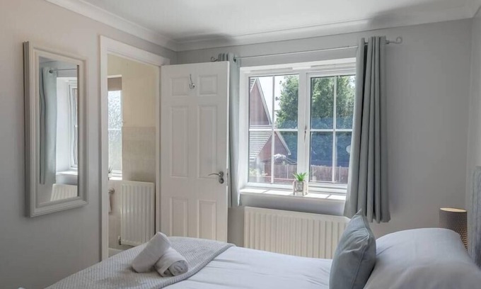 Bowthorpe House | Guest Rated 10/10: Chapel Break with Pool & Family Amenities
