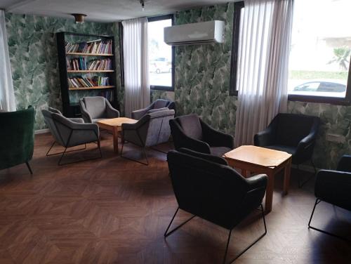 Netanya Bed & Breakfast | Ginot Yam Hotel: Oceanfront Retreat with Pet-Friendly Amenities