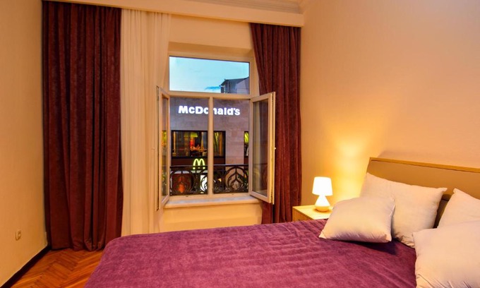 Chugureti Apartment | Discover Gio's Apartment: Top-Rated Child-Friendly Retreat