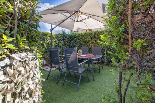 Lu Bagnu Apartment | Gio's Apartment: A Family-Friendly Retreat with Pool Access