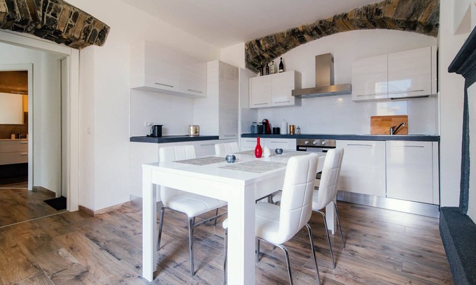 Moltrasio Apartment | Gioiello di Sassi